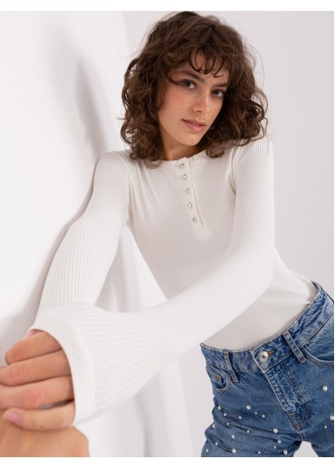 Smotanovo biele tričko s dlhým rukávom