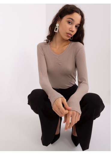 Kapučínovo hnedé tričko s dlhým rukávom