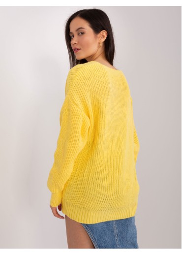Žltý pletený pulóver