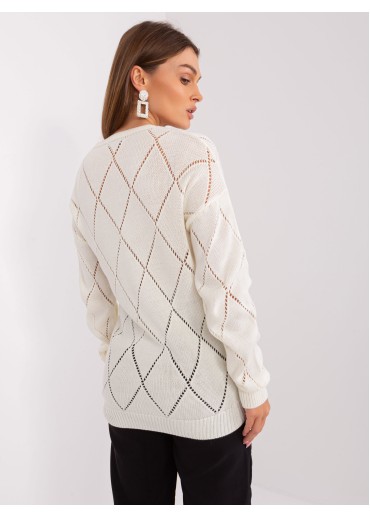Smotanovo biely sveter