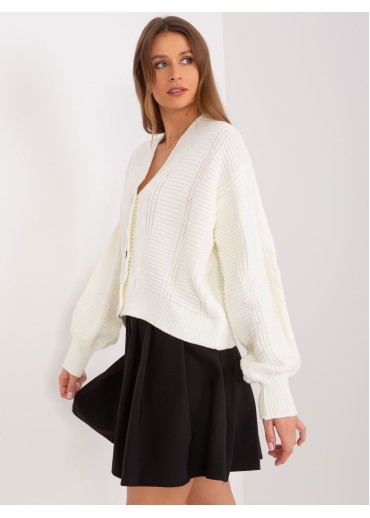 Smotanovo biely pletený sveter