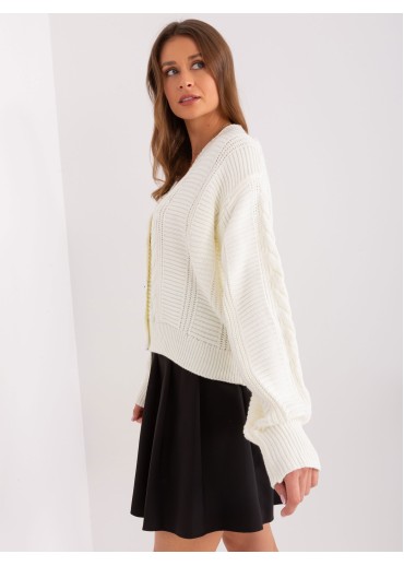 Smotanovo biely pletený sveter