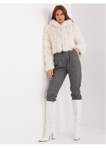 Smotanovo biela krátka bunda