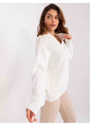 Smotanovo biely pletený sveter