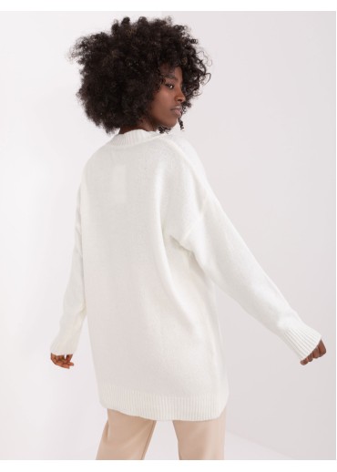 Smotanovo biely sveter