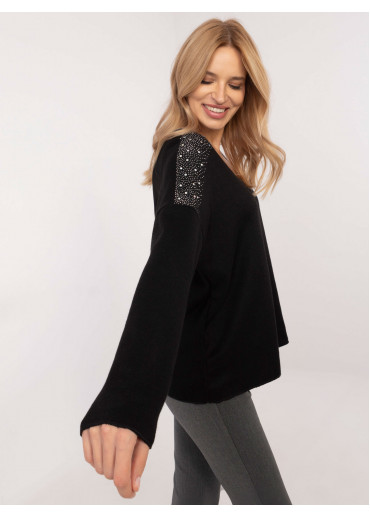 Čierny dámsky sveter s aplikáciou