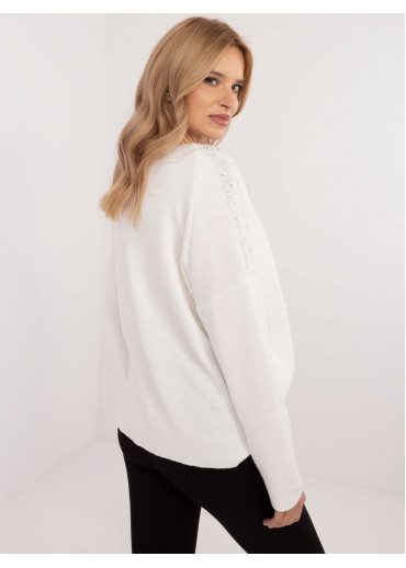 Smotanovo biely dámsky sveter s aplikáciou