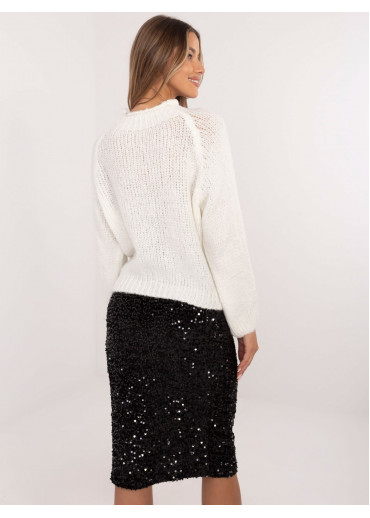 Smotanovo biely sveter