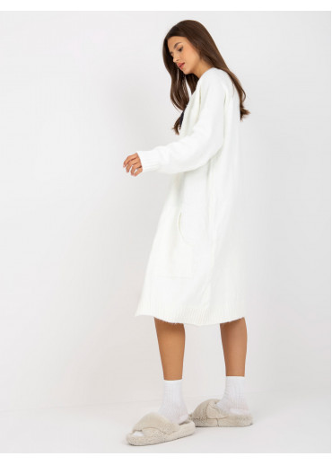 Smotanovo biely kardigán