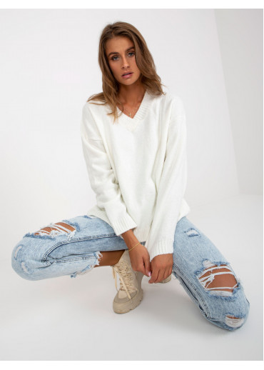 Smotanovo biely pulóver