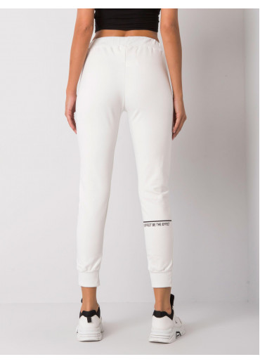 Smotanovo biele tepláky