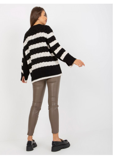 Čierny pletený sveter