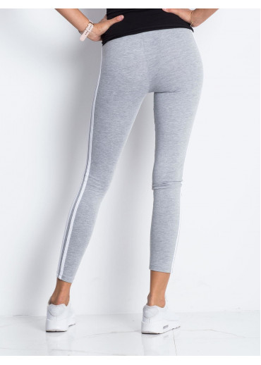 Sivá legíny s lampasmi