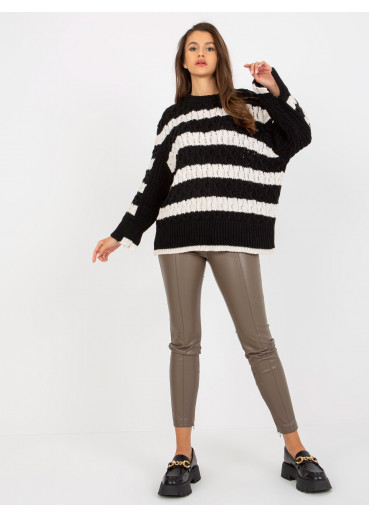 Čierny pletený sveter