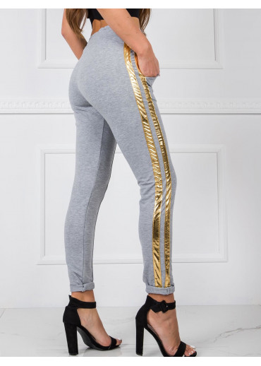 Sivé tepláky s lampasmi