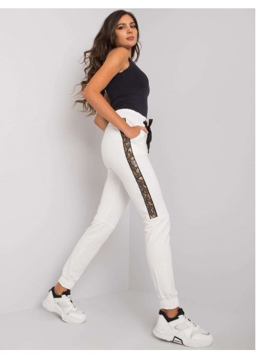 Smotanovo biele tepláky