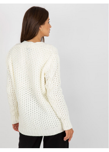 Smotanovo biely sveter