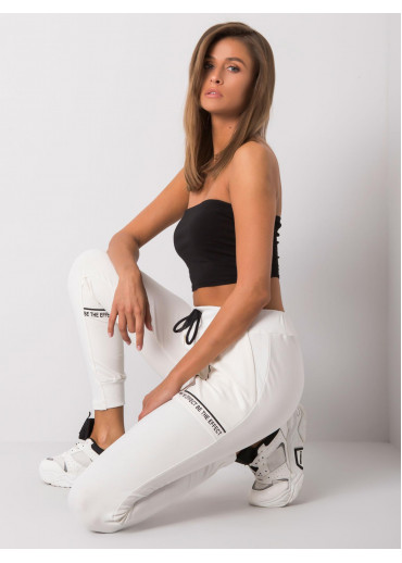 Smotanovo biele tepláky