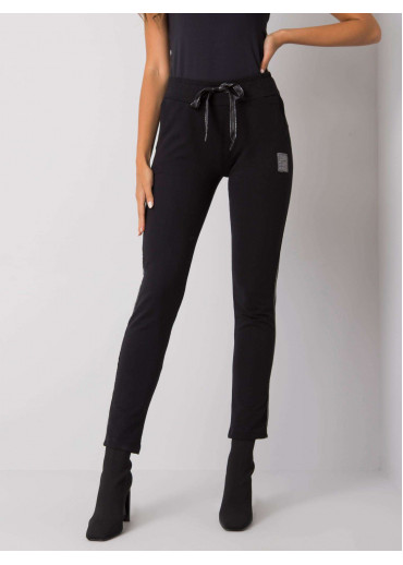 Čierne tepláky s lampasom