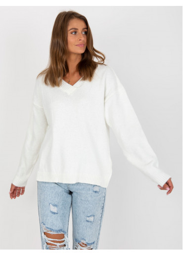 Smotanovo biely pulóver