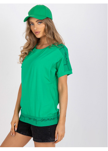 Tmavozelené tričko s nápisom