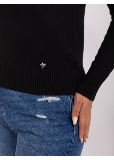 Čierny pulóver s kapucňou