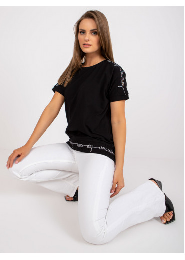 Čierne tričko s nápisom