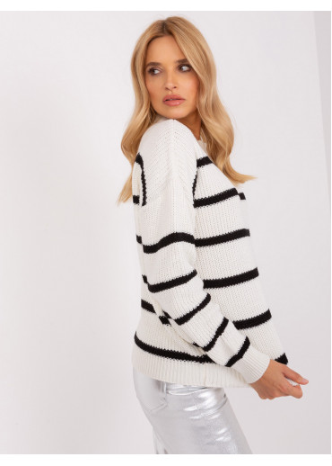 Smotanovo biely sveter