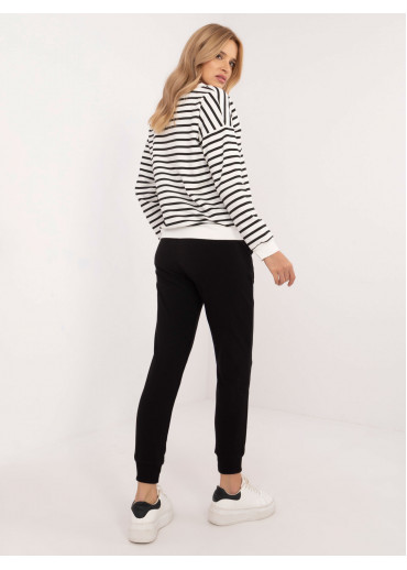 Čierna tepláková súprava s prúžkom