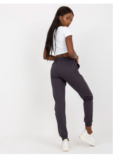 Grafitovo sivé tepláky