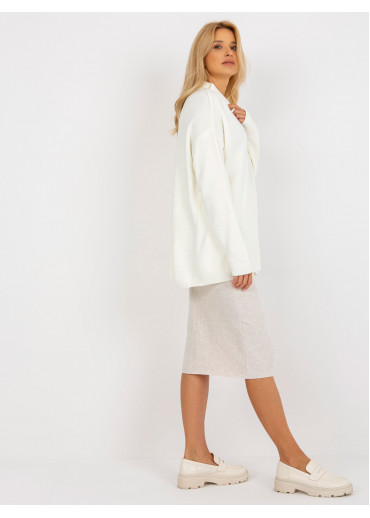 Smotanovo biely pulóver