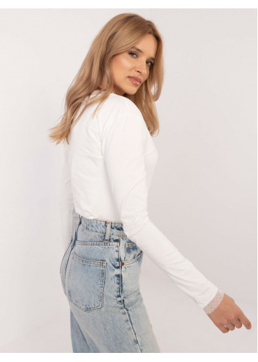 Smotanovo biele tričko s dlhým rukávom