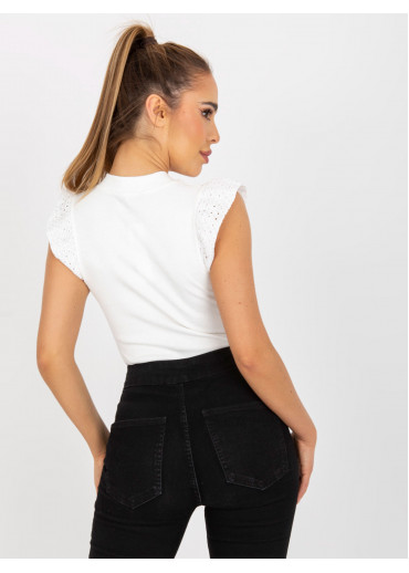 Smotanovo biele tričko s čipkovanými rukávmi