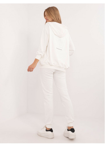 Smotanovo biela tepláková súprava