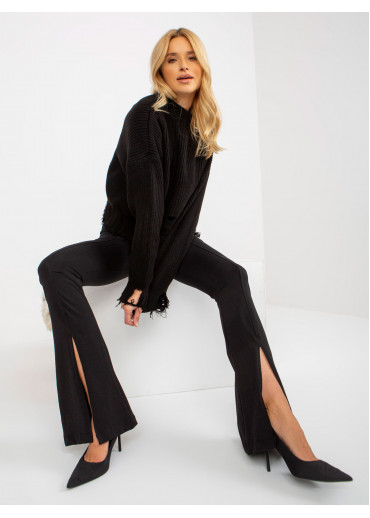 Čierny potrhaný sveter