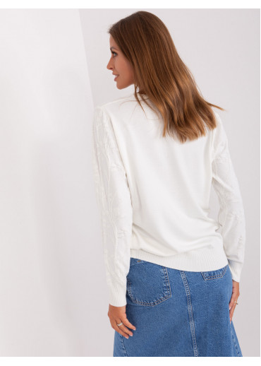 Smotanovo biely pulóver
