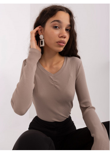 Kapučínovo hnedé tričko s dlhým rukávom