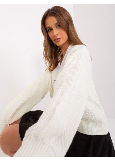 Smotanovo biely pletený sveter