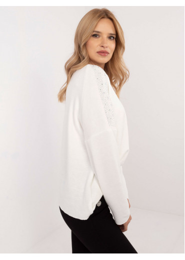 Smotanovo biely dámsky sveter s aplikáciou