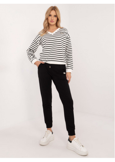 Čierna tepláková súprava s prúžkom