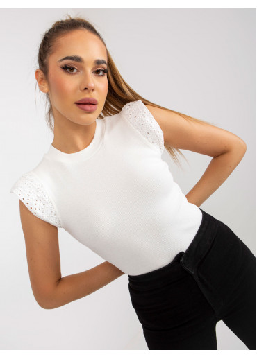 Smotanovo biele tričko s čipkovanými rukávmi