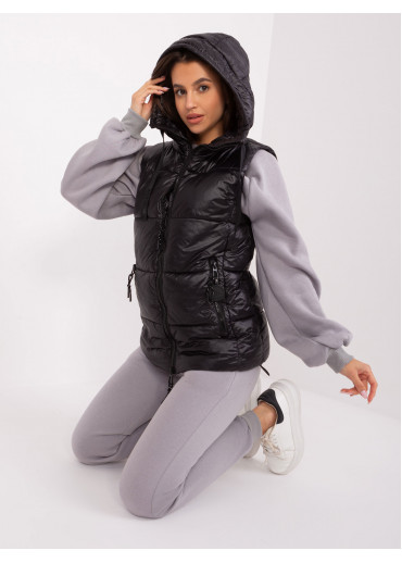 Čierna prešívaná vesta