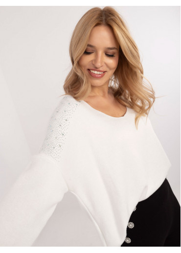 Smotanovo biely dámsky sveter s aplikáciou