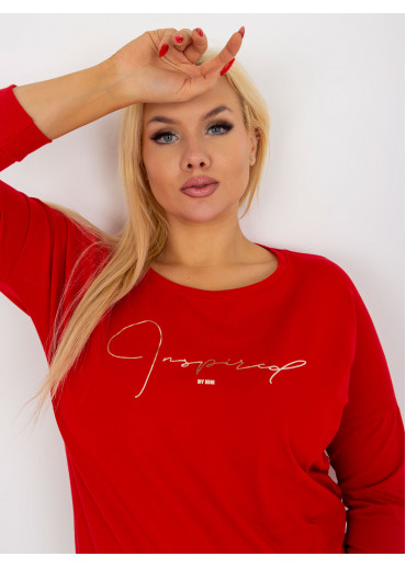 Červené tričko s nápisom