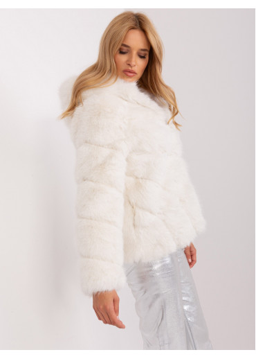 Smotanovo biela kožušinová bunda