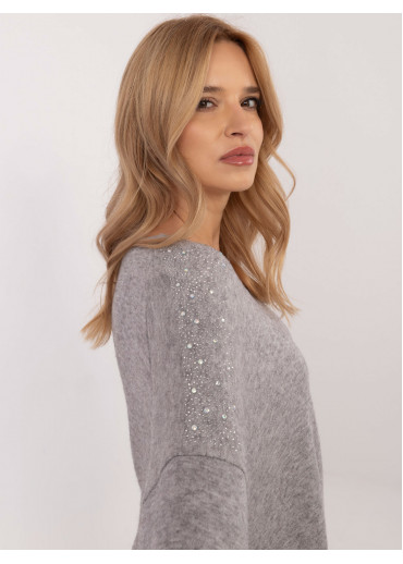 Sivý dámsky sveter s aplikáciou