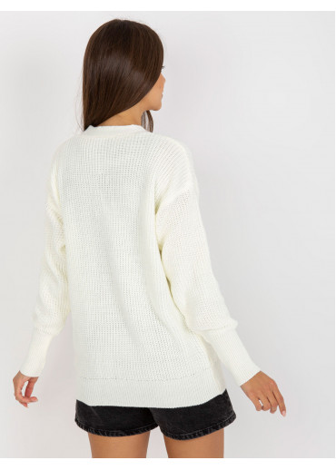 Smotanovo biely sveter