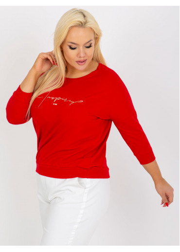 Červené tričko s nápisom