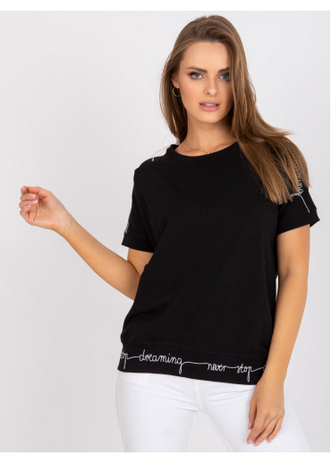 Čierne tričko s nápisom