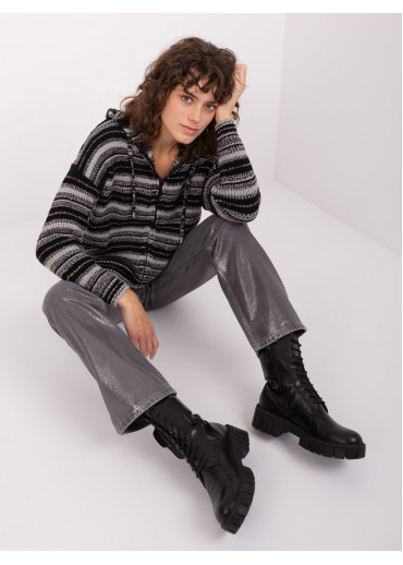 Tmavosivý sveter s kapucňou